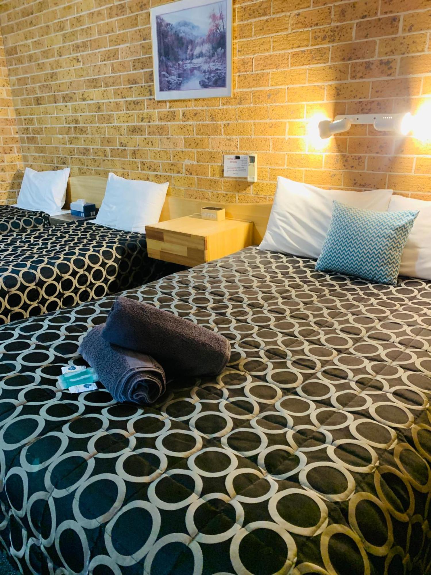 Town And Country Motor Inn Тамворт Номер фото